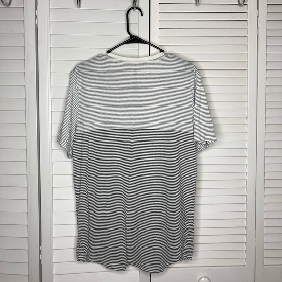 Howe white T-shirt - Picture 3 of 3